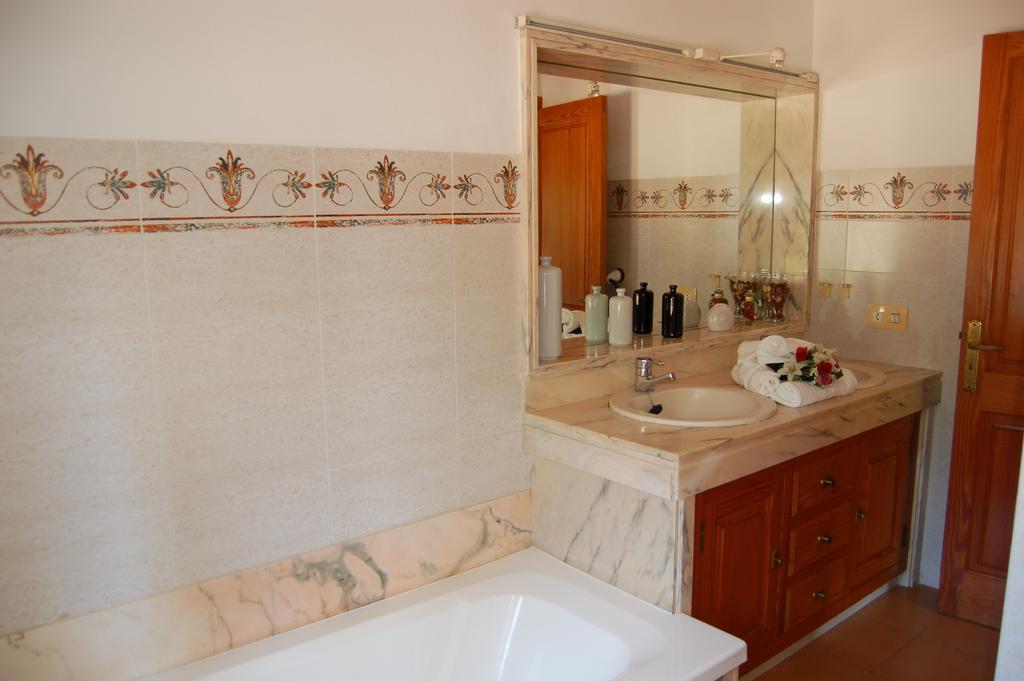 Private Villas Puerto Pollensa For Family Groups, Private Mountain Ideal For Runners, Trailers, Hikers, It Is Approximately 3 Minute Walk From The Beach Номер фото